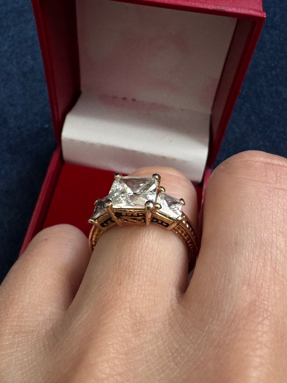 Stunning Gold tone  Engagement Ring  size 6